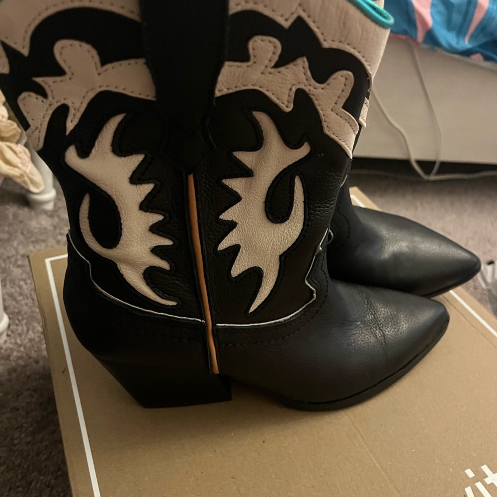 Black and White Heeled Boots with Decorative Stitching